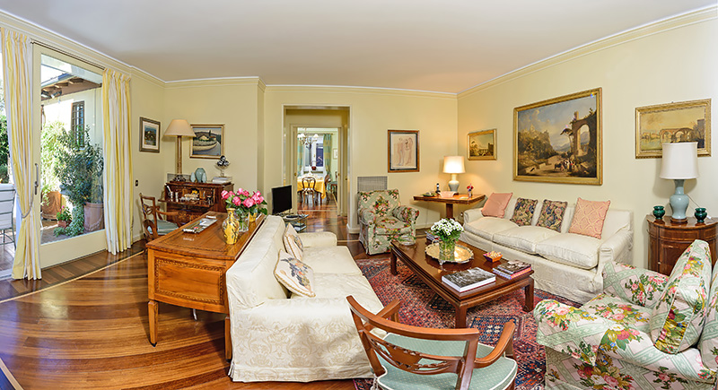 Sitting room seen from the foyer